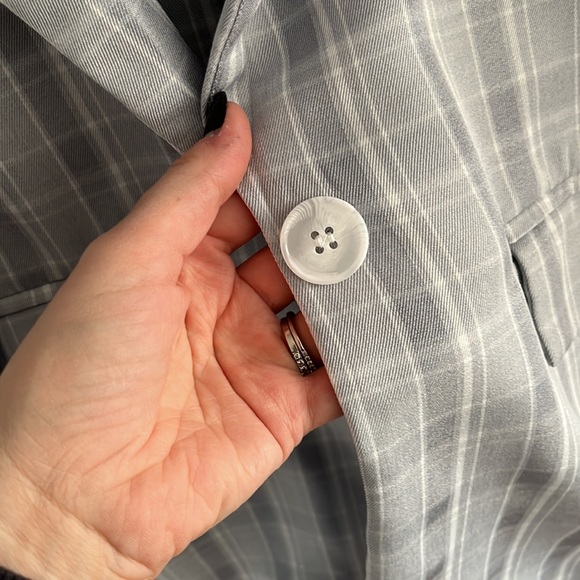 Lightweight Plaid Blazer - Picture 4 of 5